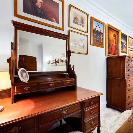 Burnett View Apartment