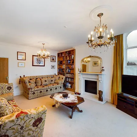 Burnett View Apartment *