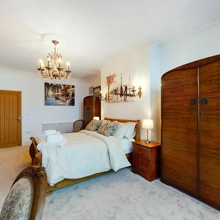 Burnett View Apartment *