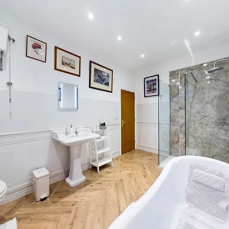Burnett View Apartment